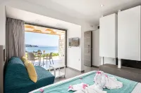 Kavos Hotel & Suites