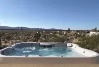 Desert oasis - Hot tub and view - Homestays
