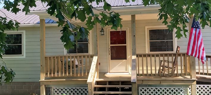 Charming 3-bedroom cabin with a view, AC/wifi located near Mountain View Hotels in Stone County