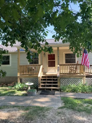 Charming 3-bedroom cabin with a view, AC/wifi located near Mountain View