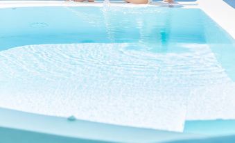 Sun Rocks Boutique Hotel | Caldera View Suites & Sunset Dining Experience