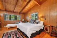 Private Cabin Island Escape Boat Required Pets Retreat Lakefront Sleeps 10