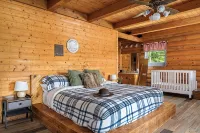 Cabin on 35 acres w/private lake for fishing, fenced yard, hot tub, pool table