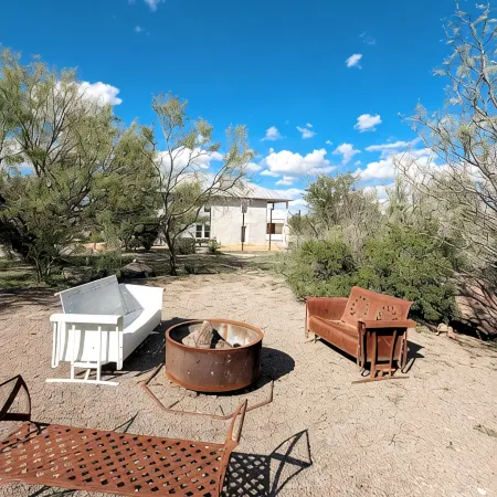 Dickson Marfa House - Spacious 7-Bedroom Vacation Rental + Events