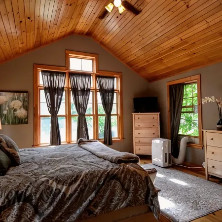 Quintessential farmhouse with hot tub, mountain views, sparkling clean