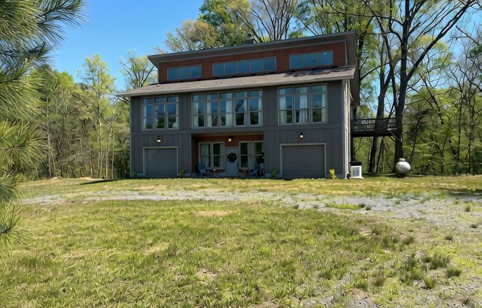 On the River Off the Grid: A Barndominium with River views!!!