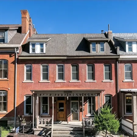DOWNTOWN HISTORIC BLUFF HOME in DUBUQUE