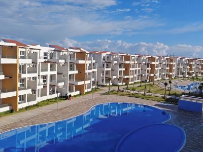 Light & Airy Family apartment with private pools & excellent local beaches