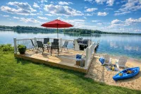 PONTOON BOAT NOW INCLUDED! KAYAKS! Waterfront Cottage on Mona Lake with HOT TUB! - Homestays