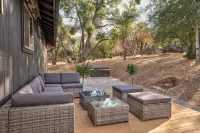 Yosemite Sunrise Retreats: 2 Homes on 5 Acres! Pool, 2 Spas, 50 min to Yosemite! - 4-نجوم