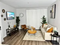 Modern 1-bedroom with WiFi, pool, fitness center, and comfort in San Ramon. - balcony