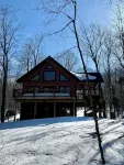 Luxury Muskoka River Log Cabin - Homestays