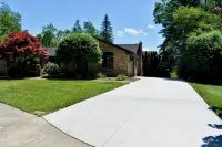 Stylish Renovated Ranch, 4 Bed/ 3.5 Bath, North Troy in Private Cul-de-Sac - واي فاي