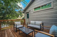 Austin Retreat • Hot Tub & Relaxing Patio - Bungalows