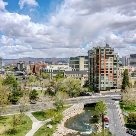 Charming Riverwalk Retreat – Spacious Downtown Condo