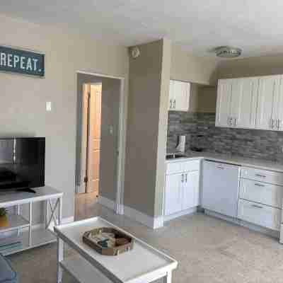 Charming apartment with Parking, WiFi, AC and a short walk to the beach Others