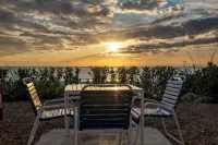 Charming 1-bedroom, beachfront condo in marvelous Longboat Key