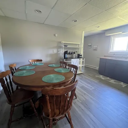 Right off the strip within walking distance to all shops, bars & restaurants.