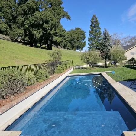 West Side 3BR/3BA - En suite layout, Pool&Hot Tub, nestled in oak covered hills!