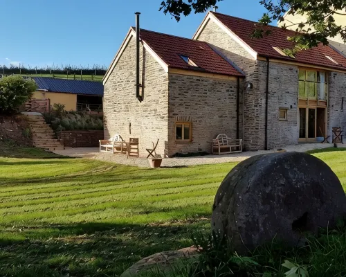 2 bed Barn, open living space , pet friendly, rural, with easy access from M4 우스크 호텔