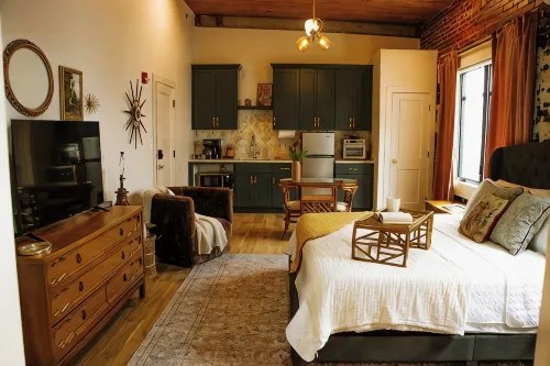 The 1935 Historical Alexander Hotel/ The Chassedi Suite
