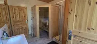 Large wooden house with sauna, in a quiet location by the bathing lake - Alojamientos