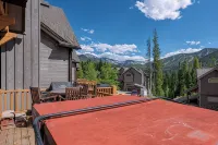 Two Primary Main Level Suites, Hot Tub and Magnificent Views