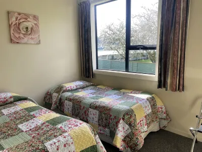 Arthurstown Rd Riverview Holiday house HokitikaSpacious house sleeps 8. Hotels in 