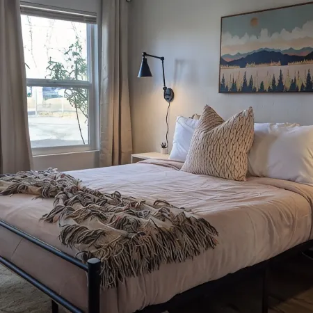 Whipple Vacay: Centrally located, walking distance to Yavapai medical center.