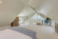 Cozy Cottage at the Beach near Yachats! Dog Friendly and Free EV Charging!