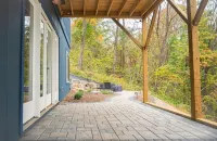 Modern home - Mtn views - 4 miles to downtown AVL - Wifi