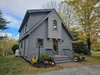Charming 2-Bedroom Cottage with Game-Room and WiFi in Bolton Landing/Lake George