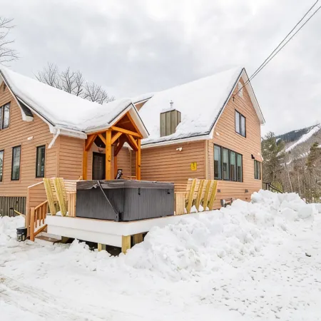 12 Bed, 6 Bath, 20 Guests STEPS from Sunday River w/ Hot Tub & Game Room