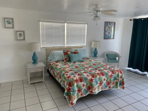 KCB-access Private Cabana Club, Dock on Canal, PET Friendly, Pickle ball courts - Wifi