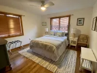 3-Br Oak Bluffs Retreat Near Towns & Beaches