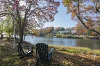 Waterfront Holiday Vacation Villa New England - 2 min from Ocean W/ fireplace - Homestays