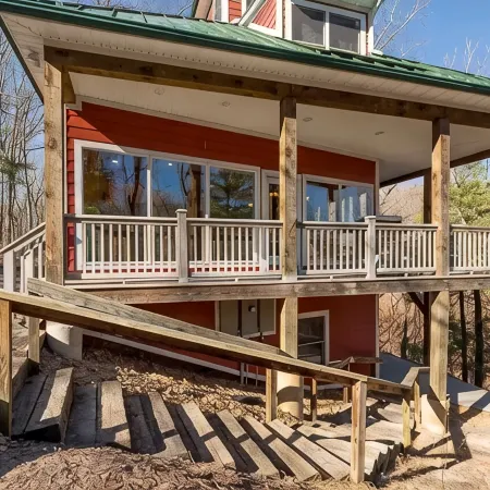 Unique Massanutten Lodge, Hot Tub, Game Room w/foosball and Gorgeous Views!!