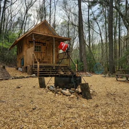Raelean - A unique off-grid tiny cabin