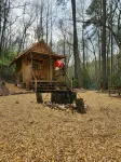 Raelean - A unique off-grid tiny cabin