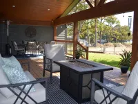 Beautiful 4/3 waterfront home with 2 master suites トゥールのホテル
