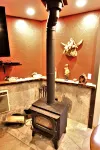 Remodeled and Upgraded; 1 mile from lifts, Shuttle stops at our property - Pool