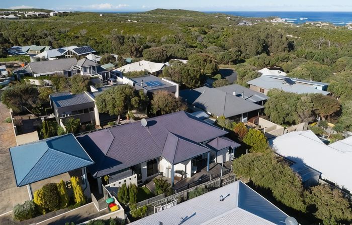 Dunescape Beach House ( Great family house / suit couples and Pet friendly)