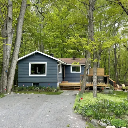 Northern Cottage with Hot Tub, Trent Lakes