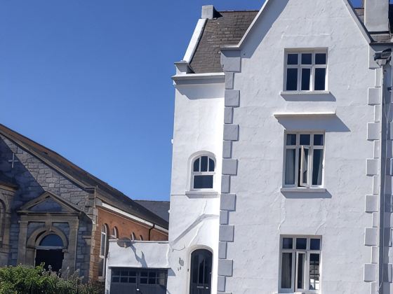 Huge 5 bed Grade II listed home in heart of town great easy parking for  4 cars