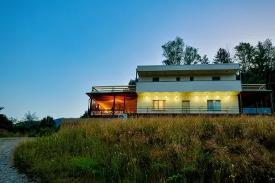 Hilltop Villa with Breathtaking Mountain Views - Sauna & Pool Hotel a 