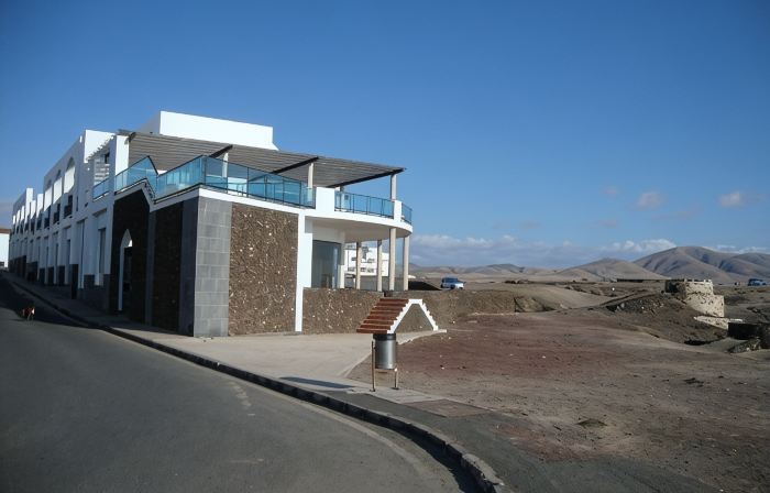 Best location on 2 floors (with penthouse) directly by the sea. Dream view from 3 terraces
