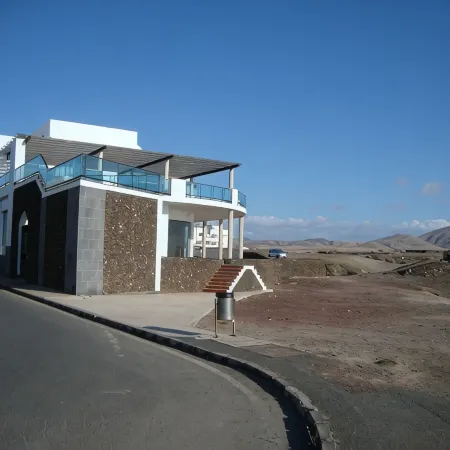 Best location on 2 floors (with penthouse) directly by the sea. Dream view from 3 terraces