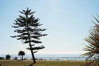 2 Bed apartment opposite the beach