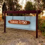 Wake with the Kangaroos: Sunrise Cabin Escape in Mudgee - บังกะโล