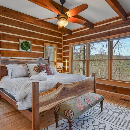 Million dollar Mountain View! Hot tub, Fire place, Game room & Fire pit!